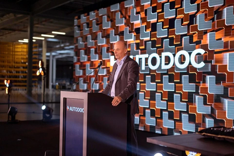 GRAND OPENING M40 WAREHOUSE PHOTO REPORTAG